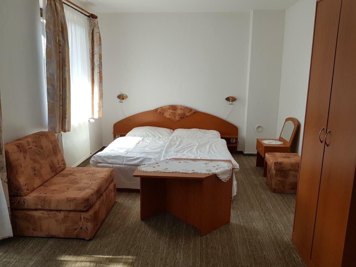 Guest House Boba Strba Bagian luar foto