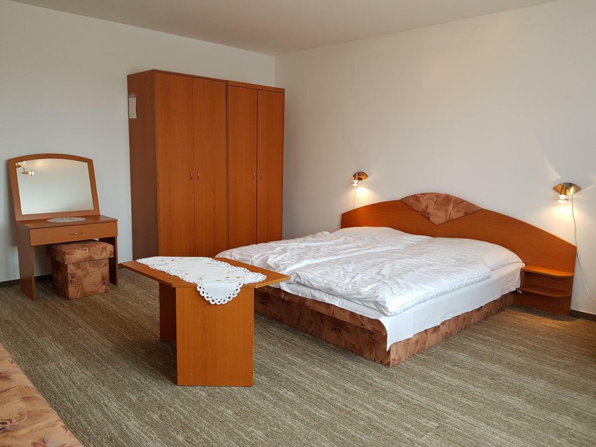 Guest House Boba Strba Bagian luar foto
