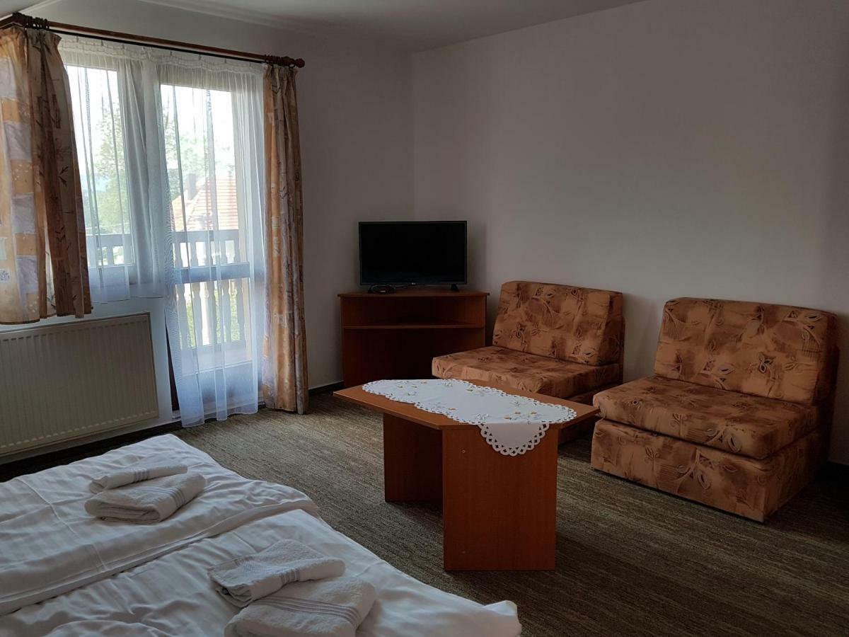 Guest House Boba Strba Bagian luar foto