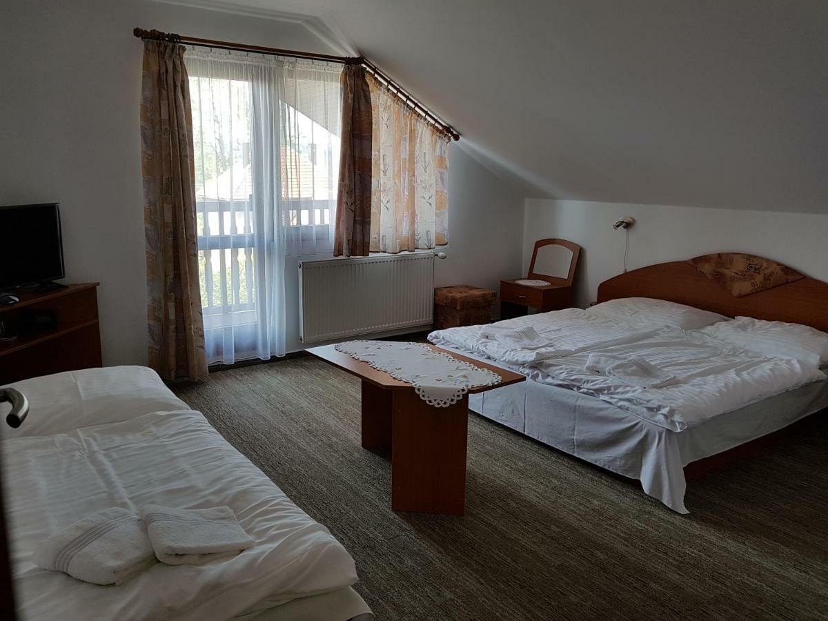 Guest House Boba Strba Bagian luar foto