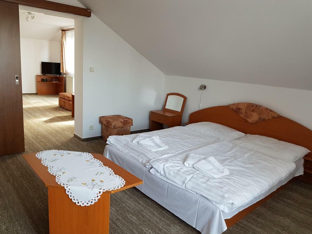 Guest House Boba Strba Bagian luar foto